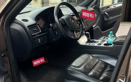Volkswagen Touareg III, 2011 год, 1 950 000 рублей, 22 фотография