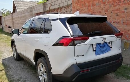 Toyota RAV4, 2020 год, 2 500 000 рублей, 3 фотография