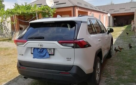 Toyota RAV4, 2020 год, 2 500 000 рублей, 4 фотография