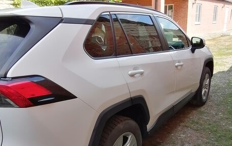 Toyota RAV4, 2020 год, 2 500 000 рублей, 8 фотография