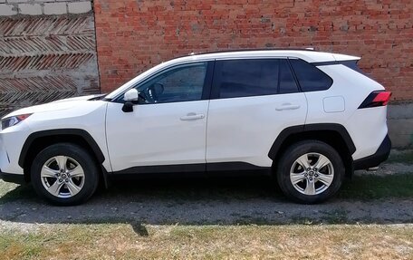 Toyota RAV4, 2020 год, 2 500 000 рублей, 5 фотография