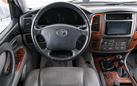 Toyota Land Cruiser 100 рестайлинг 2, 2007 год, 2 199 000 рублей, 12 фотография