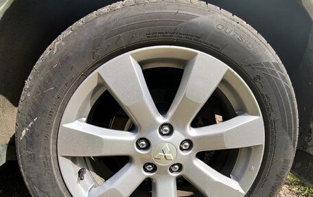 Mitsubishi Outlander III рестайлинг 3, 2011 год, 1 500 000 рублей, 4 фотография