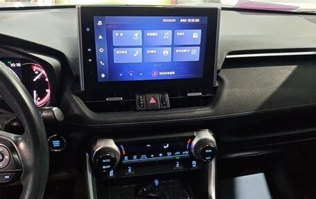Toyota RAV4, 2022 год, 2 700 000 рублей, 15 фотография