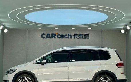 Volkswagen Touran III, 2020 год, 1 600 000 рублей, 4 фотография