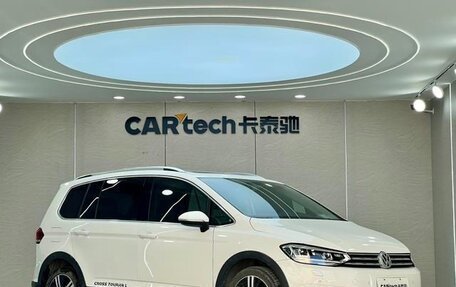 Volkswagen Touran III, 2020 год, 1 600 000 рублей, 3 фотография