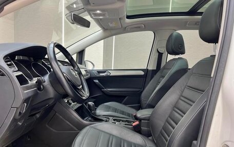 Volkswagen Touran III, 2020 год, 1 600 000 рублей, 10 фотография