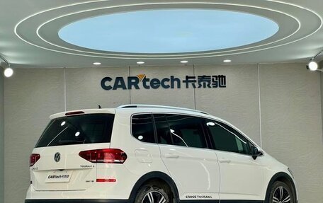 Volkswagen Touran III, 2020 год, 1 600 000 рублей, 7 фотография