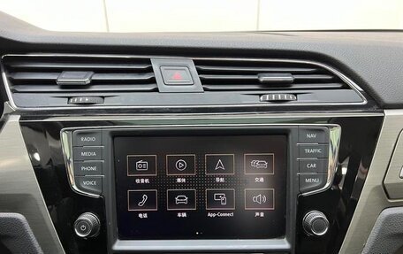 Volkswagen Touran III, 2020 год, 1 600 000 рублей, 20 фотография