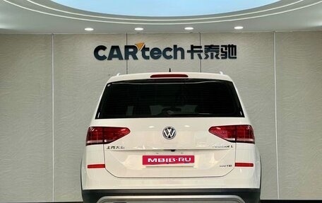 Volkswagen Touran III, 2020 год, 1 600 000 рублей, 6 фотография