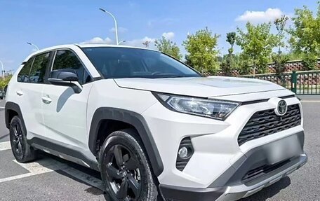 Toyota RAV4, 2022 год, 2 888 523 рублей, 2 фотография