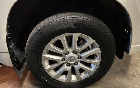 Toyota Land Cruiser Prado 150 рестайлинг 2, 2014 год, 3 700 000 рублей, 11 фотография