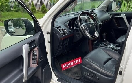 Toyota Land Cruiser Prado 150 рестайлинг 2, 2014 год, 3 700 000 рублей, 21 фотография