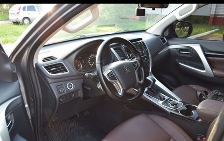 Mitsubishi Pajero Sport III рестайлинг, 2018 год, 2 750 000 рублей, 11 фотография