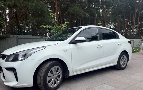 KIA Rio IV, 2018 год, 1 050 000 рублей, 2 фотография