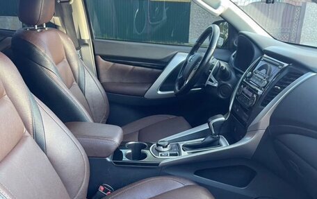 Mitsubishi Pajero Sport III рестайлинг, 2018 год, 2 750 000 рублей, 10 фотография