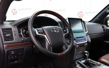 Toyota Land Cruiser 200, 2017 год, 6 240 000 рублей, 9 фотография