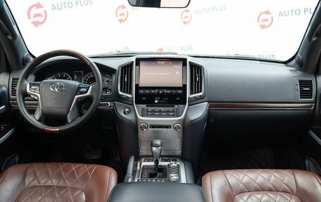 Toyota Land Cruiser 200, 2017 год, 6 240 000 рублей, 10 фотография