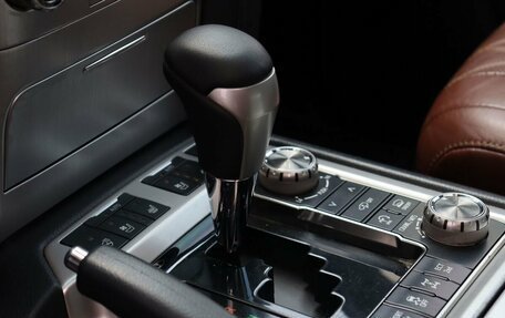Toyota Land Cruiser 200, 2017 год, 6 240 000 рублей, 15 фотография
