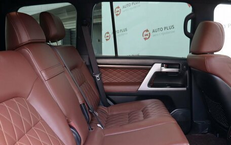 Toyota Land Cruiser 200, 2017 год, 6 240 000 рублей, 21 фотография