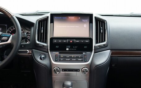 Toyota Land Cruiser 200, 2017 год, 6 240 000 рублей, 14 фотография
