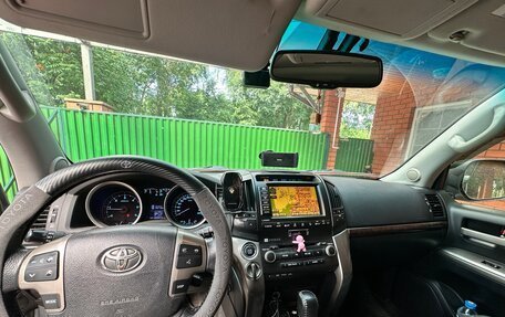 Toyota Land Cruiser 200, 2010 год, 3 300 000 рублей, 10 фотография