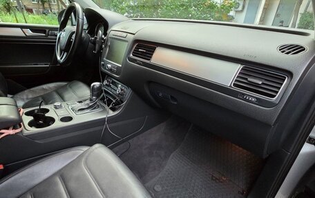 Volkswagen Touareg III, 2010 год, 14 фотография