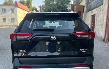 Toyota RAV4, 2025 год, 3 600 000 рублей, 2 фотография