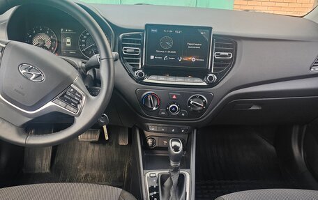 Hyundai Solaris II рестайлинг, 2021 год, 1 650 000 рублей, 19 фотография