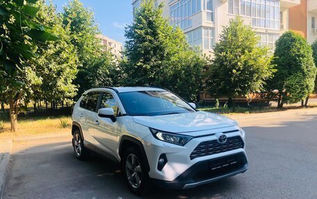 Toyota RAV4, 2020 год, 2 590 000 рублей, 2 фотография