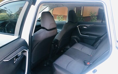 Toyota RAV4, 2020 год, 2 590 000 рублей, 12 фотография