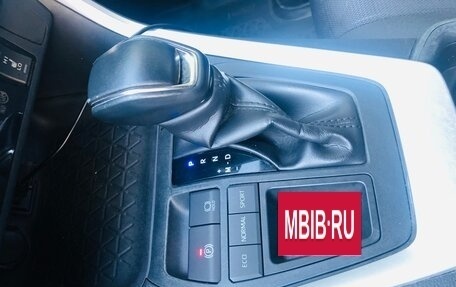 Toyota RAV4, 2020 год, 2 590 000 рублей, 15 фотография