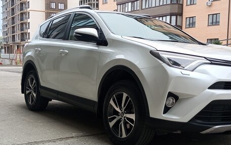 Toyota RAV4, 2018 год, 2 200 000 рублей, 7 фотография