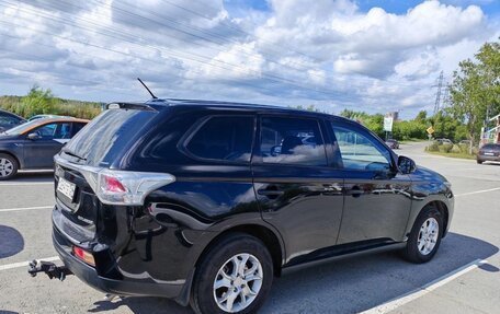 Mitsubishi Outlander III рестайлинг 3, 2013 год, 1 570 000 рублей, 2 фотография