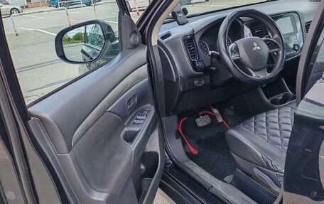 Mitsubishi Outlander III рестайлинг 3, 2013 год, 1 570 000 рублей, 8 фотография