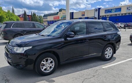 Mitsubishi Outlander III рестайлинг 3, 2013 год, 1 570 000 рублей, 13 фотография