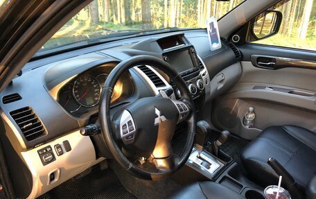 Mitsubishi Pajero Sport II рестайлинг, 2015 год, 2 600 000 рублей, 11 фотография