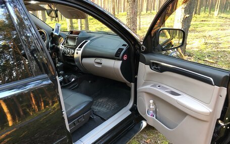 Mitsubishi Pajero Sport II рестайлинг, 2015 год, 2 600 000 рублей, 14 фотография