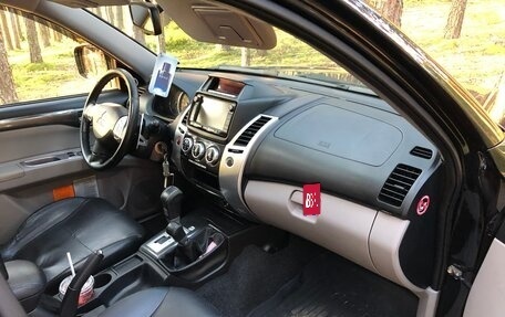 Mitsubishi Pajero Sport II рестайлинг, 2015 год, 2 600 000 рублей, 15 фотография