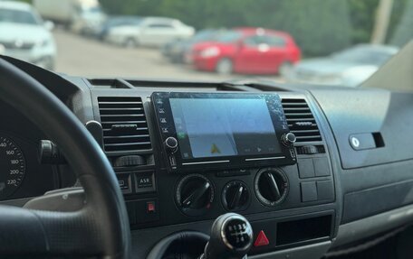 Volkswagen Transporter T5 рестайлинг, 2004 год, 1 050 000 рублей, 10 фотография