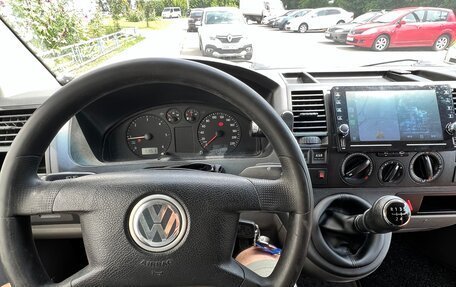 Volkswagen Transporter T5 рестайлинг, 2004 год, 1 050 000 рублей, 8 фотография