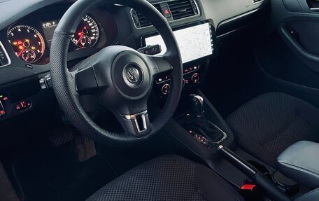 Volkswagen Jetta VI, 2014 год, 1 300 000 рублей, 21 фотография