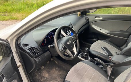 Hyundai Solaris II рестайлинг, 2011 год, 775 000 рублей, 10 фотография