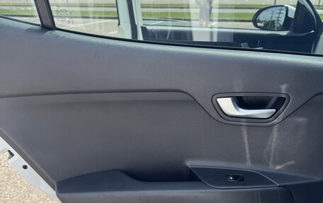 KIA Stonic, 2020 год, 2 100 000 рублей, 3 фотография