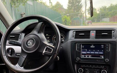 Volkswagen Jetta VI, 2011 год, 1 045 000 рублей, 10 фотография