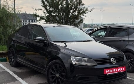 Volkswagen Jetta VI, 2011 год, 1 045 000 рублей, 2 фотография