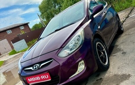 Hyundai Solaris II рестайлинг, 2011 год, 700 000 рублей, 1 фотография