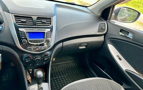Hyundai Solaris II рестайлинг, 2011 год, 700 000 рублей, 17 фотография