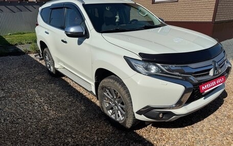 Mitsubishi Pajero Sport III рестайлинг, 2017 год, 2 150 000 рублей, 2 фотография