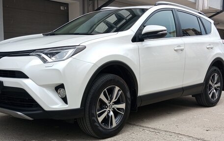 Toyota RAV4, 2018 год, 2 200 000 рублей, 2 фотография